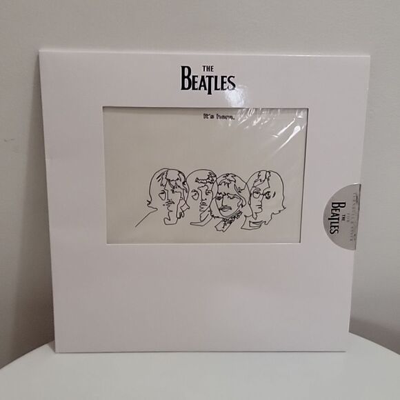 Turnbull & Asser The Beatles It's Here Silk Pocket Square - Picture 1 of 6